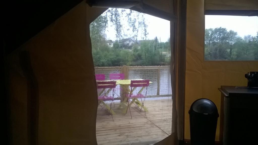 Camping Des Ribieres Hotel Confolens Buitenkant foto