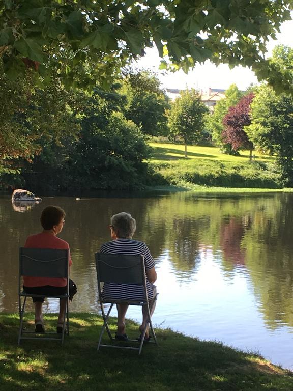 Camping Des Ribieres Hotel Confolens Buitenkant foto